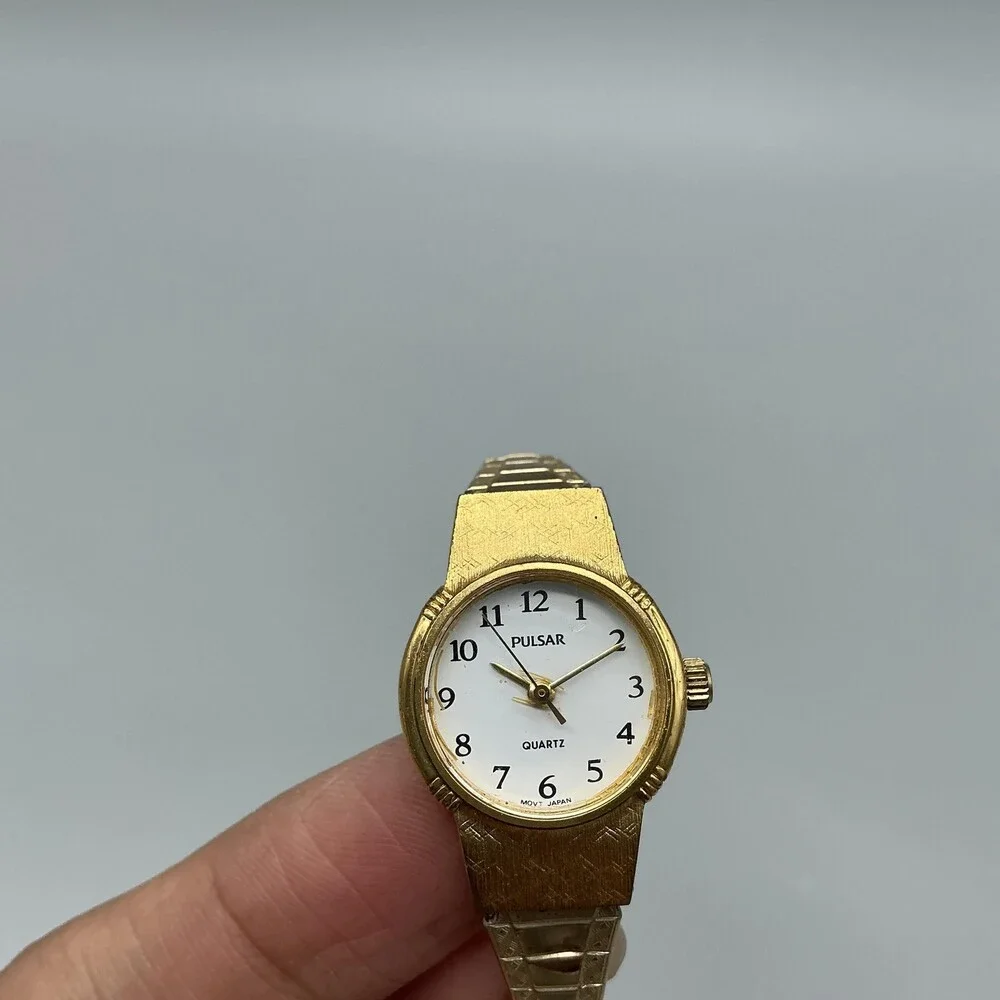 Vintage Pulsar Womens Watch 19mm White Dial Gold Tone Bracelet New Battery